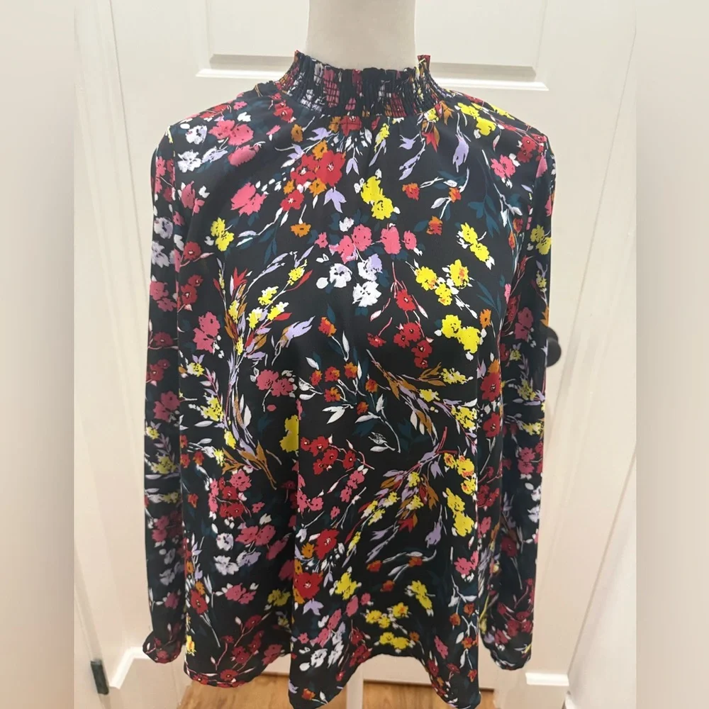 Allison Joy. Smocked Neck Ling Sleeve floral Blouse. Size Small.
